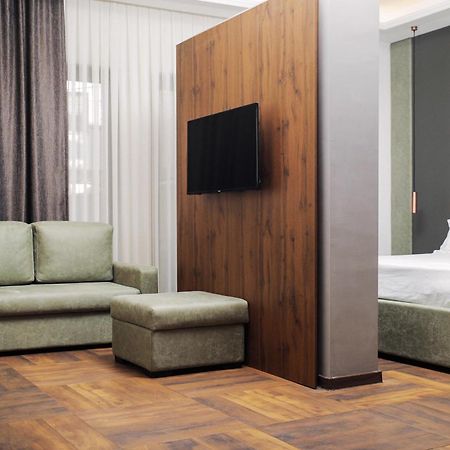 Triumf Hotel Призрен Экстерьер фото
