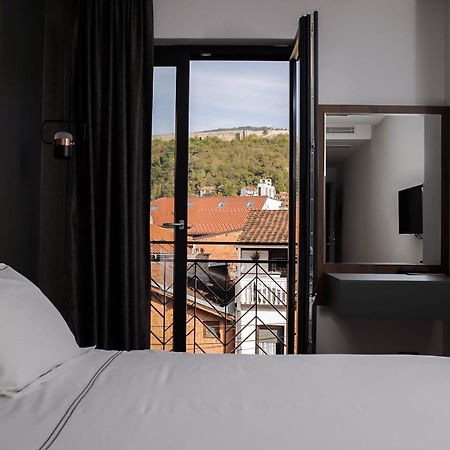 Triumf Hotel Призрен Экстерьер фото