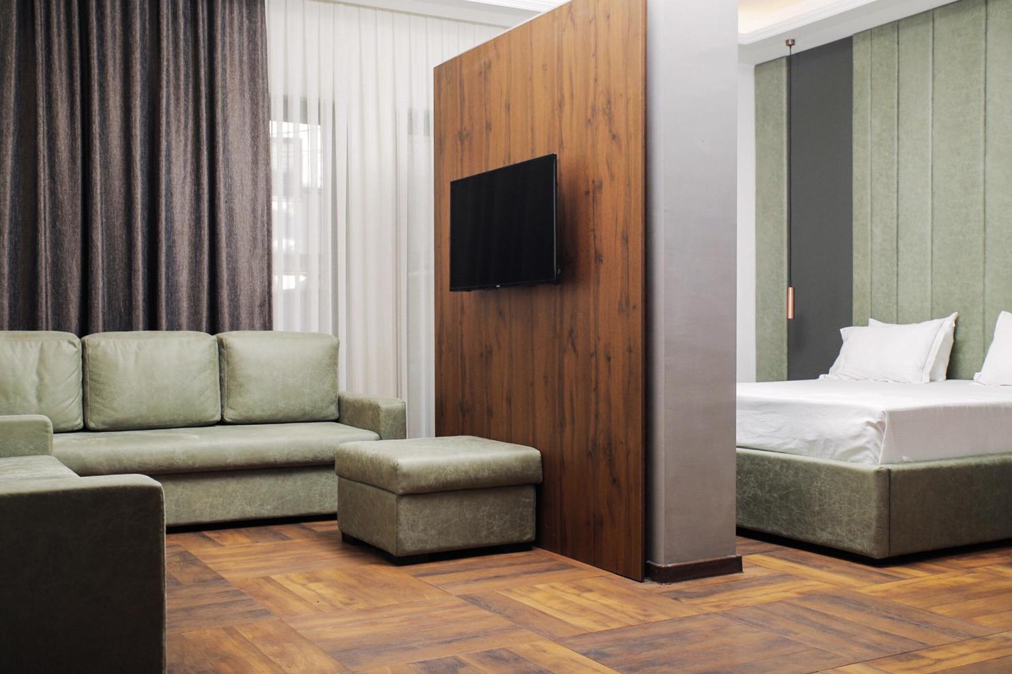 Triumf Hotel Призрен Экстерьер фото