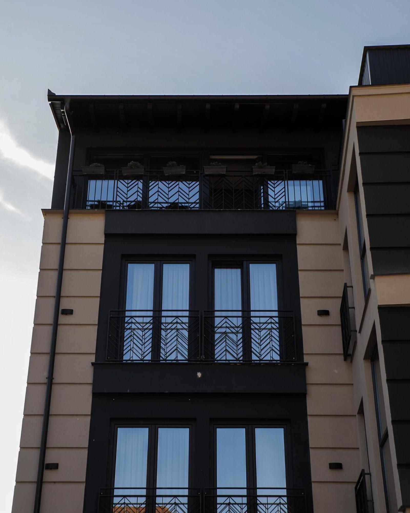 Triumf Hotel Призрен Экстерьер фото