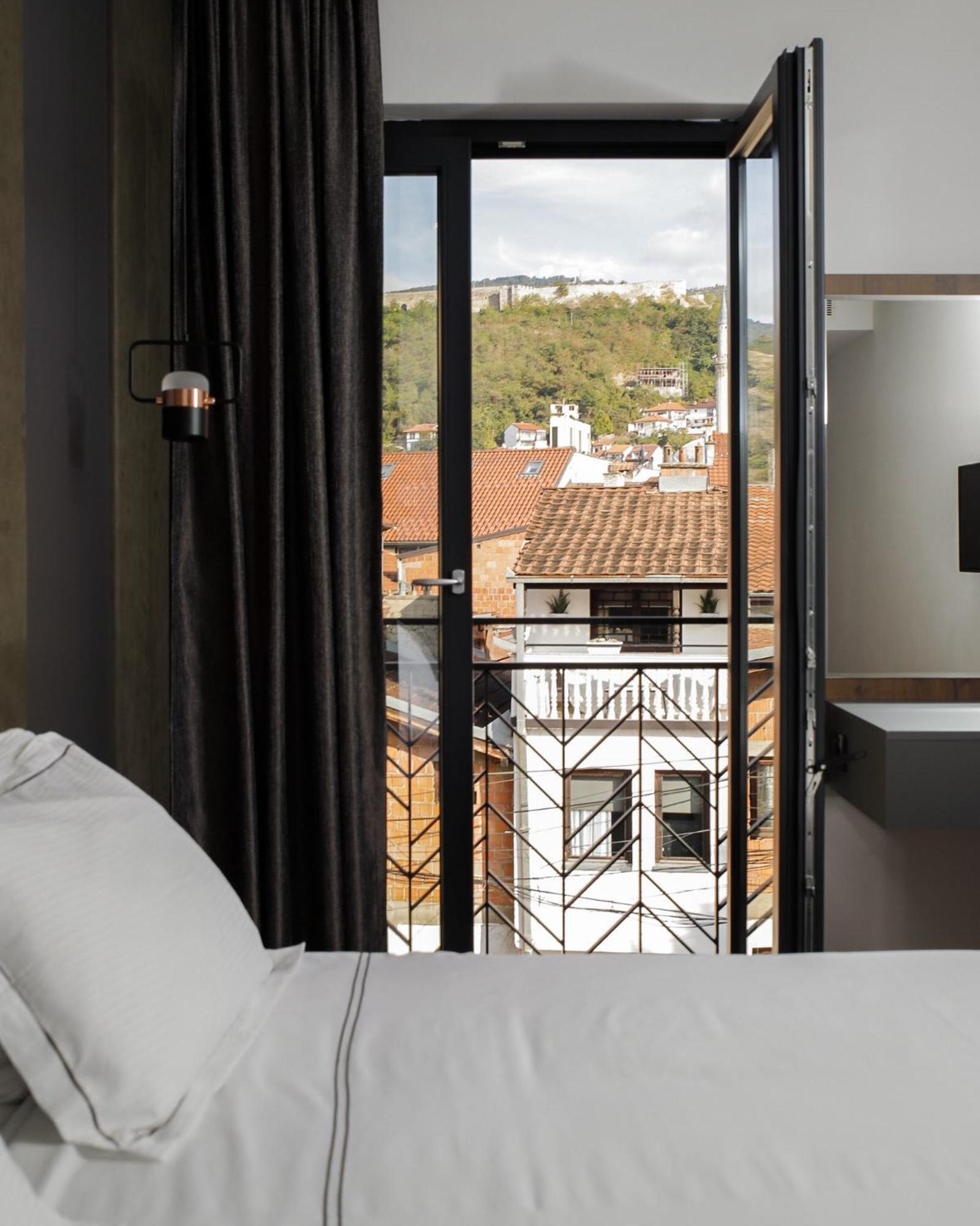 Triumf Hotel Призрен Экстерьер фото