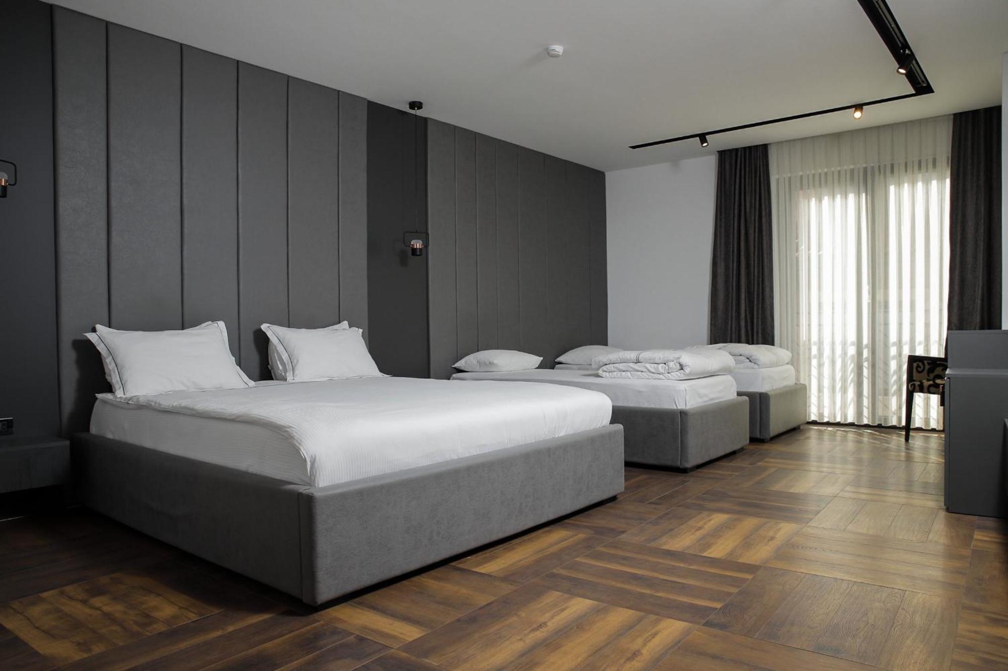 Triumf Hotel Призрен Экстерьер фото